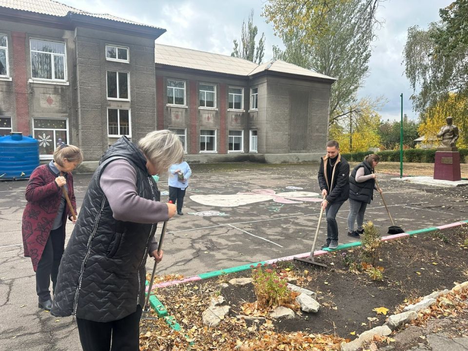 Иван Приходько: В Калининском внутригородском районе Горловки прошли мероприятия в рамках акции «1000 ДОБРЫХ ДЕЛ» Иван Приходько: В Калининском внутригородском районе Горловки прошли мероприятия в рамках акции «1000 ДОБРЫХ ДЕЛ»
