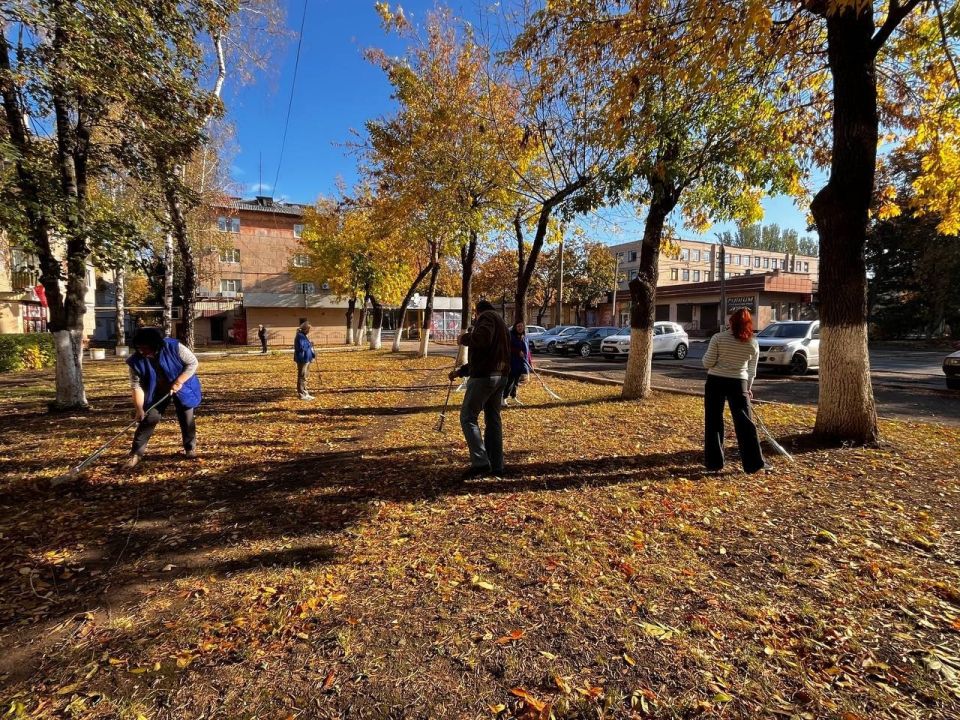 Роман Конев: Депутат Горловского городского совета Донецкой Народной Республики Сергей Третьяков присоединился к общественной акции «1000 добрых дел», организованной в честь Дня рождения президента Российской Федерации... Роман Конев: Депутат Горловского городского совета Донецкой Народной Республики Сергей Третьяков присоединился к общественной акции «1000 добрых дел», организованной в честь Дня рождения президента Российской Федерации...