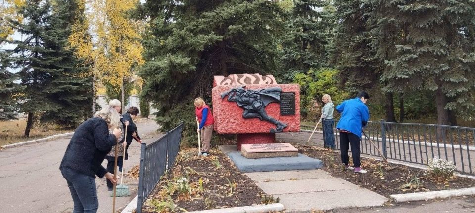 Роман Конев: Депутат Горловского городского совета Донецкой Народной Республики Эдуард Полепкин присоединился к общественной акции «1000 добрых дел», организованной в честь Дня рождения президента Российской Федерации... Роман Конев: Депутат Горловского городского совета Донецкой Народной Республики Эдуард Полепкин присоединился к общественной акции «1000 добрых дел», организованной в честь Дня рождения президента Российской Федерации...