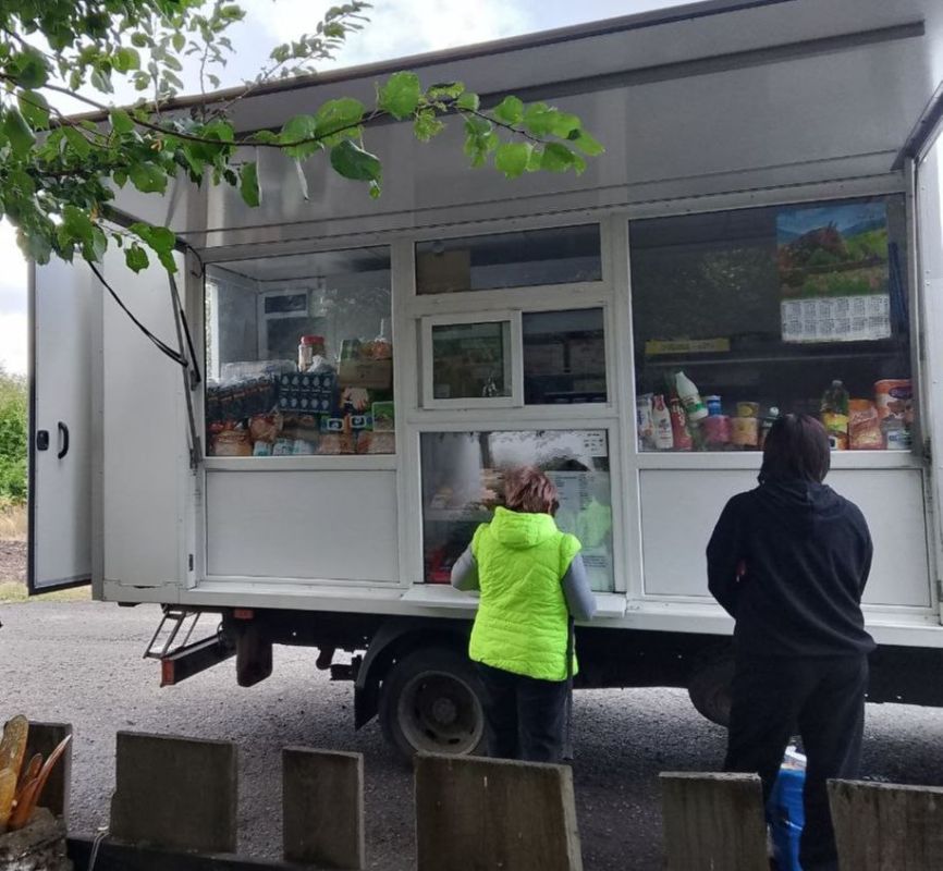 С 4 по 7 октября 2025 года осуществлена выездная торговля с использованием автомагазинов в населенных пунктах городских округов Донецк, Докучаевск, Горловка, Мариуполь, на территории г С 4 по 7 октября 2025 года осуществлена выездная торговля с использованием автомагазинов в населенных пунктах городских округов Донецк, Докучаевск, Горловка, Мариуполь, на территории г