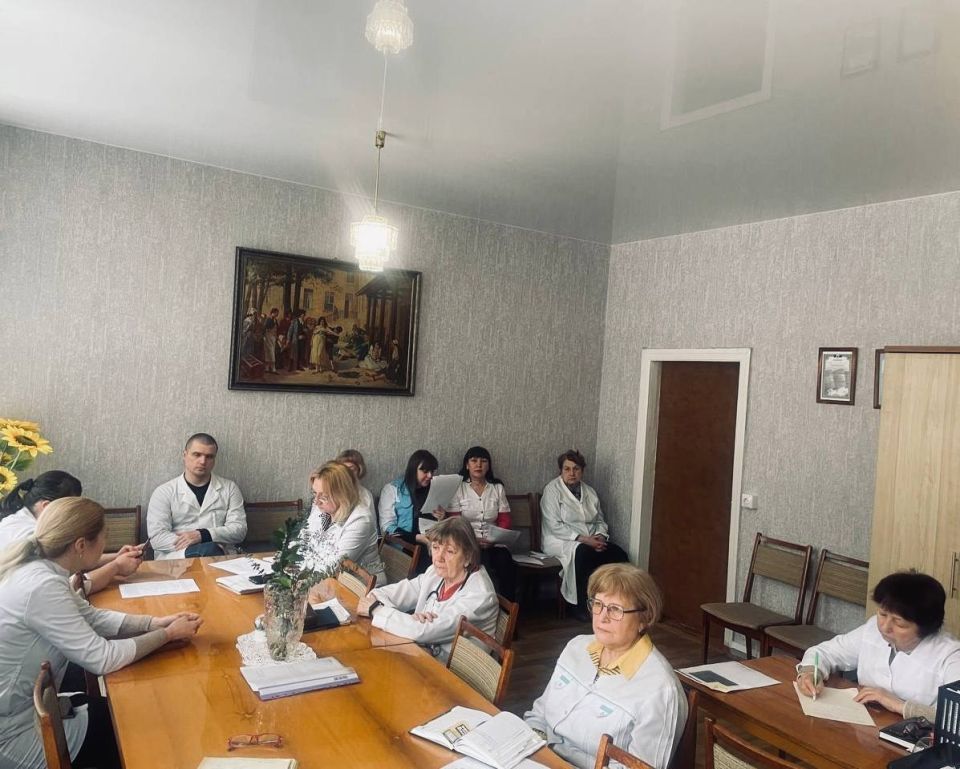 Роман Конев: ВСТРЕЧИ С НАСЕЛЕНИЕМ. 8 октября 2025 года депутаты Горловского городского совета от фракции «Единая Россия» - София Потапова, Елена Кузьмина, Алексей Костин, Геннадий Маюров, Александр Бобровский... Роман Конев: ВСТРЕЧИ С НАСЕЛЕНИЕМ. 8 октября 2025 года депутаты Горловского городского совета от фракции «Единая Россия» - София Потапова, Елена Кузьмина, Алексей Костин, Геннадий Маюров, Александр Бобровский...