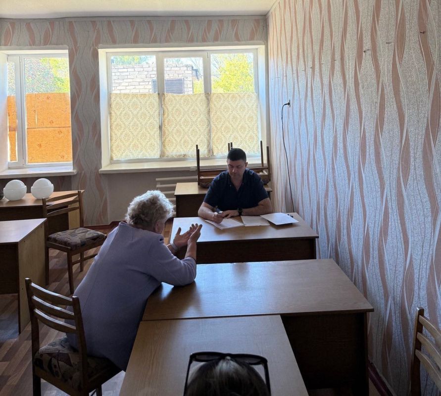 Роман Конев: ВСТРЕЧИ С НАСЕЛЕНИЕМ. 8 октября 2025 года депутаты Горловского городского совета от фракции «Единая Россия» - София Потапова, Елена Кузьмина, Алексей Костин, Геннадий Маюров, Александр Бобровский... Роман Конев: ВСТРЕЧИ С НАСЕЛЕНИЕМ. 8 октября 2025 года депутаты Горловского городского совета от фракции «Единая Россия» - София Потапова, Елена Кузьмина, Алексей Костин, Геннадий Маюров, Александр Бобровский...