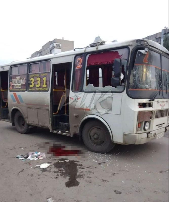 ВСУ ударили дроном по пассажирскому автобусу в Горловке, ранены четыре человека, сообщил мэр города Приходько