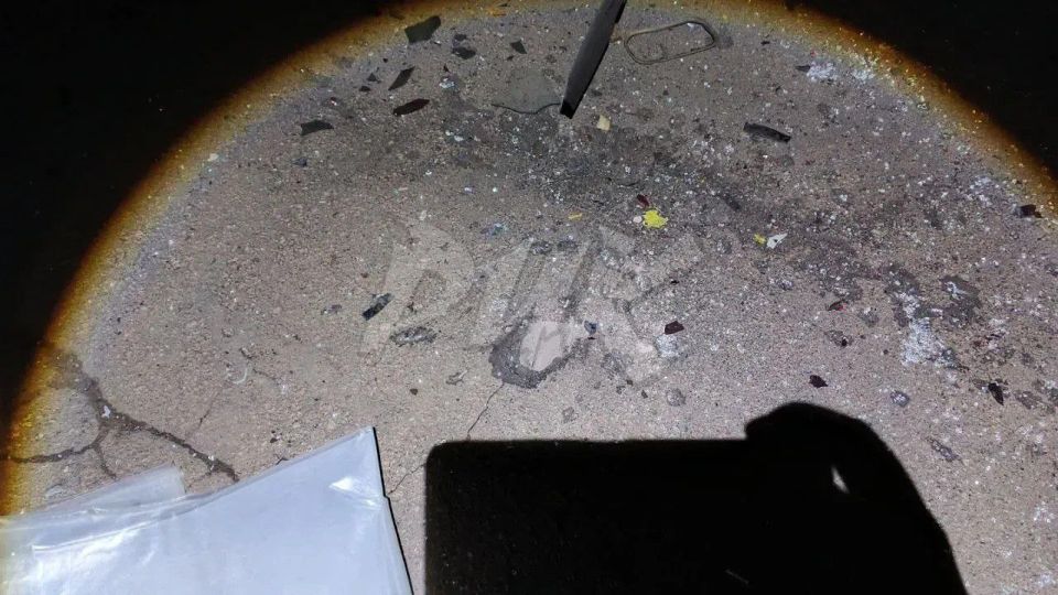 Кадры последствий удара украинского дрона по жилому массиву «Комсомолец» в Никитовском районе Горловки опубликовал в Telegram мэр города Иван Приходько Кадры последствий удара украинского дрона по жилому массиву «Комсомолец» в Никитовском районе Горловки опубликовал в Telegram мэр города Иван Приходько