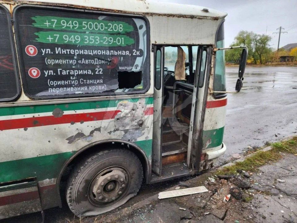 WarGonzo: Новая атака на автобус в Горловке: дрон ударил по маршруту №2 WarGonzo: Новая атака на автобус в Горловке: дрон ударил по маршруту №2