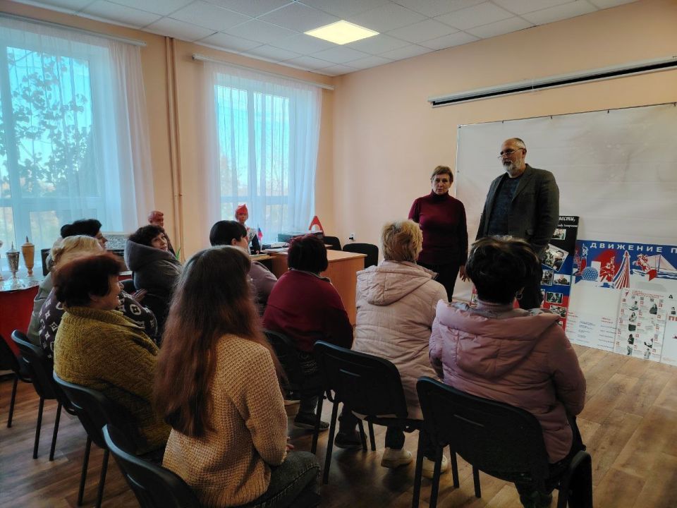 Роман Конев: ВСТРЕЧИ С НАСЕЛЕНИЕМ. 14 октября 2025 года депутаты Горловского городского совета от фракции «Единая Россия» - Олег Сладкевич, Александр Кунов, Сергей Третьяков совместно с представителем общественного совета... Роман Конев: ВСТРЕЧИ С НАСЕЛЕНИЕМ. 14 октября 2025 года депутаты Горловского городского совета от фракции «Единая Россия» - Олег Сладкевич, Александр Кунов, Сергей Третьяков совместно с представителем общественного совета...