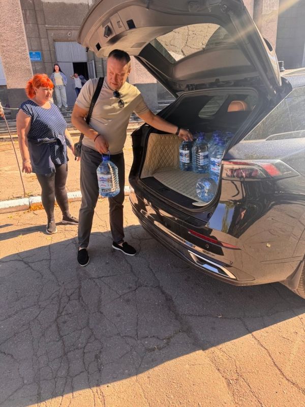 Роман Конев: 14 октября 2025 года депутаты Горловского городского совета от фракции «Единая Россия» – Светлана Викторовна Евсеенко, Андрей Костюк, Евгений Прокопович, Эдуард Полепкин, Даниил Карабаев совместно с... Роман Конев: 14 октября 2025 года депутаты Горловского городского совета от фракции «Единая Россия» – Светлана Викторовна Евсеенко, Андрей Костюк, Евгений Прокопович, Эдуард Полепкин, Даниил Карабаев совместно с...