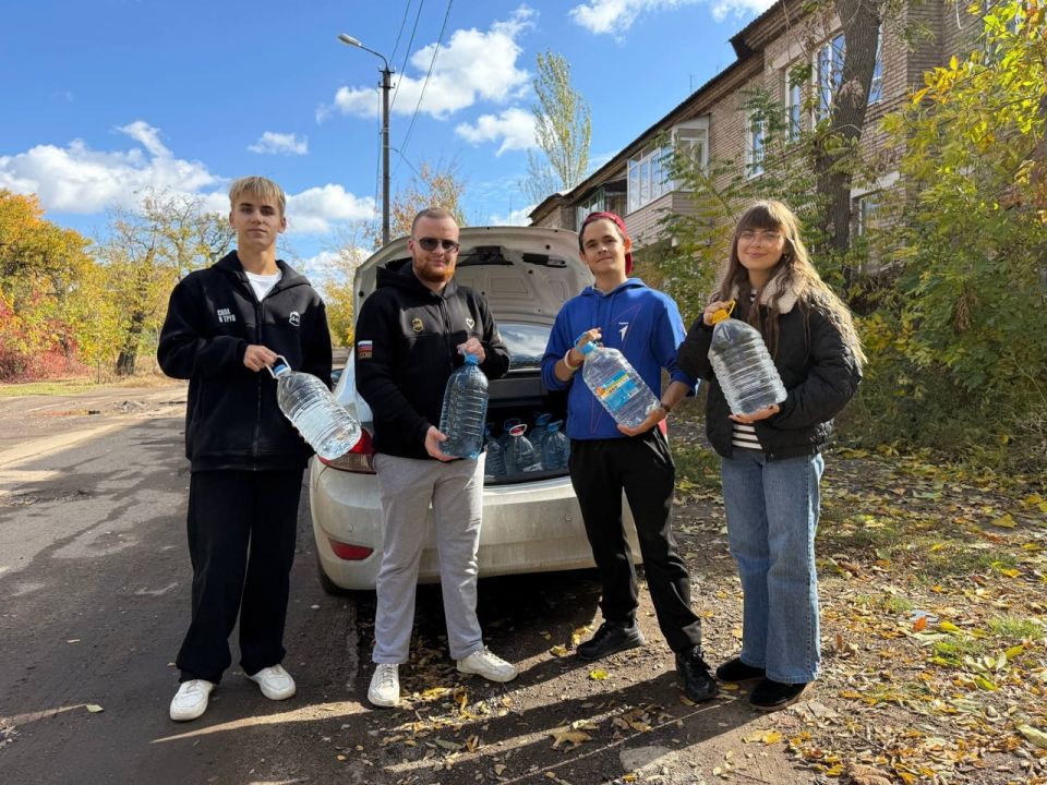 Роман Конев: 14 октября 2025 года депутаты Горловского городского совета от фракции «Единая Россия» – Светлана Викторовна Евсеенко, Андрей Костюк, Евгений Прокопович, Эдуард Полепкин, Даниил Карабаев совместно с... Роман Конев: 14 октября 2025 года депутаты Горловского городского совета от фракции «Единая Россия» – Светлана Викторовна Евсеенко, Андрей Костюк, Евгений Прокопович, Эдуард Полепкин, Даниил Карабаев совместно с...