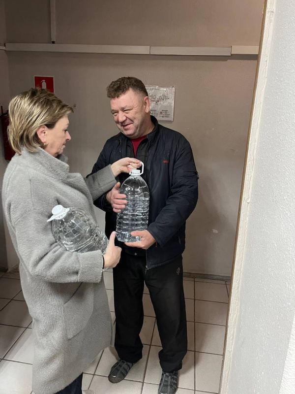 Роман Конев: 14 октября 2025 года депутаты Горловского городского совета от фракции «Единая Россия» – Светлана Викторовна Евсеенко, Андрей Костюк, Евгений Прокопович, Эдуард Полепкин, Даниил Карабаев совместно с... Роман Конев: 14 октября 2025 года депутаты Горловского городского совета от фракции «Единая Россия» – Светлана Викторовна Евсеенко, Андрей Костюк, Евгений Прокопович, Эдуард Полепкин, Даниил Карабаев совместно с...