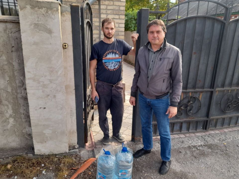 Роман Конев: 14 октября 2025 года депутаты Горловского городского совета от фракции «Единая Россия» – Светлана Викторовна Евсеенко, Андрей Костюк, Евгений Прокопович, Эдуард Полепкин, Даниил Карабаев совместно с... Роман Конев: 14 октября 2025 года депутаты Горловского городского совета от фракции «Единая Россия» – Светлана Викторовна Евсеенко, Андрей Костюк, Евгений Прокопович, Эдуард Полепкин, Даниил Карабаев совместно с...