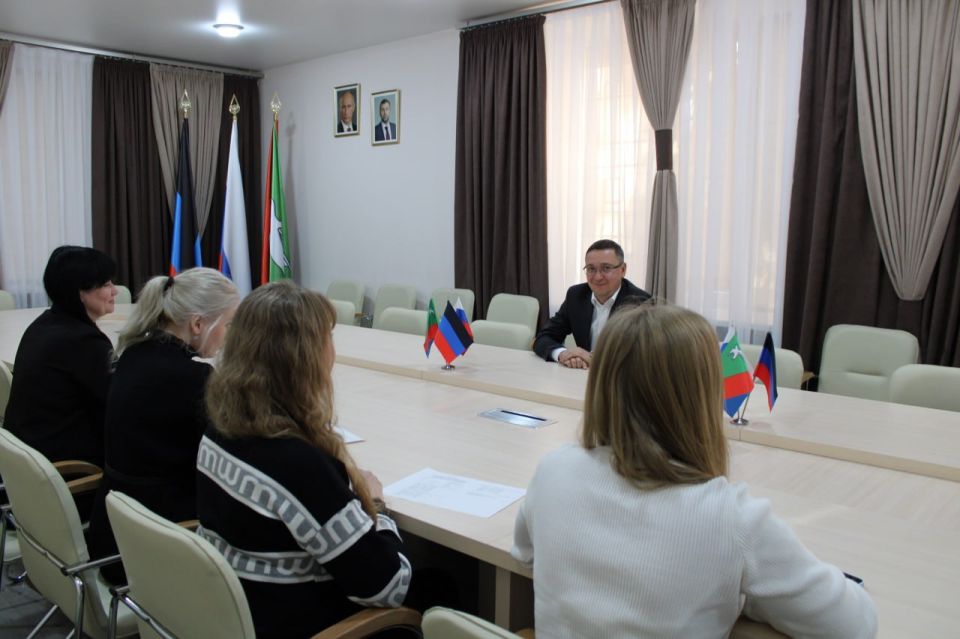 СОСТОЯЛИСЬ ВСТРЕЧИ. 15 октября 2025 года депутаты Горловского городского совета от фракции «Единая Россия» – Роман Конев и Александр Бобровский в рамках исполнения поручения Главы Донецкой Народной Республики Дениса Пушилина... СОСТОЯЛИСЬ ВСТРЕЧИ. 15 октября 2025 года депутаты Горловского городского совета от фракции «Единая Россия» – Роман Конев и Александр Бобровский в рамках исполнения поручения Главы Донецкой Народной Республики Дениса Пушилина...