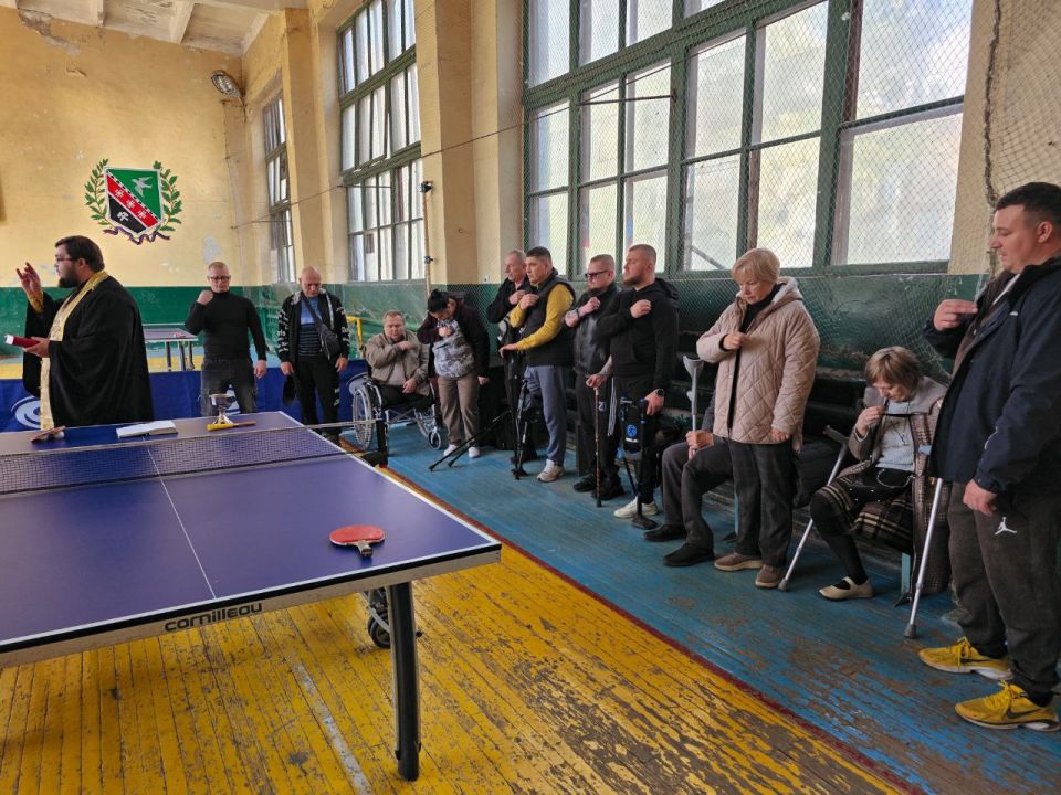 Позитив, драйв, соревновательный дух и душевное общение: как прошёл турнир по настольному теннису среди пациентов и сотрудников Центра протезирования