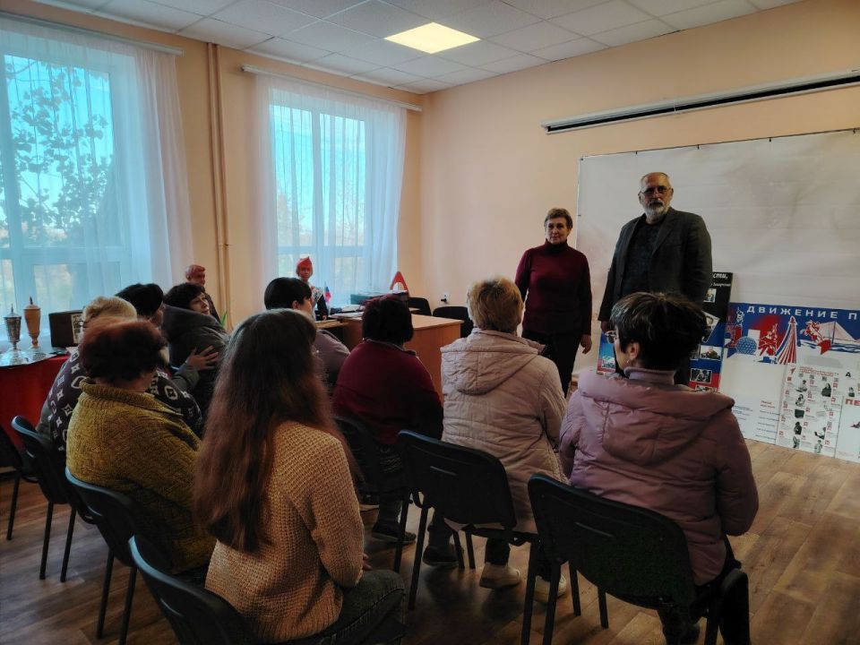 Член Общественного совета Горловки приняла участие во встрече депутата Горловского городского совета с населением Член Общественного совета Горловки приняла участие во встрече депутата Горловского городского совета с населением