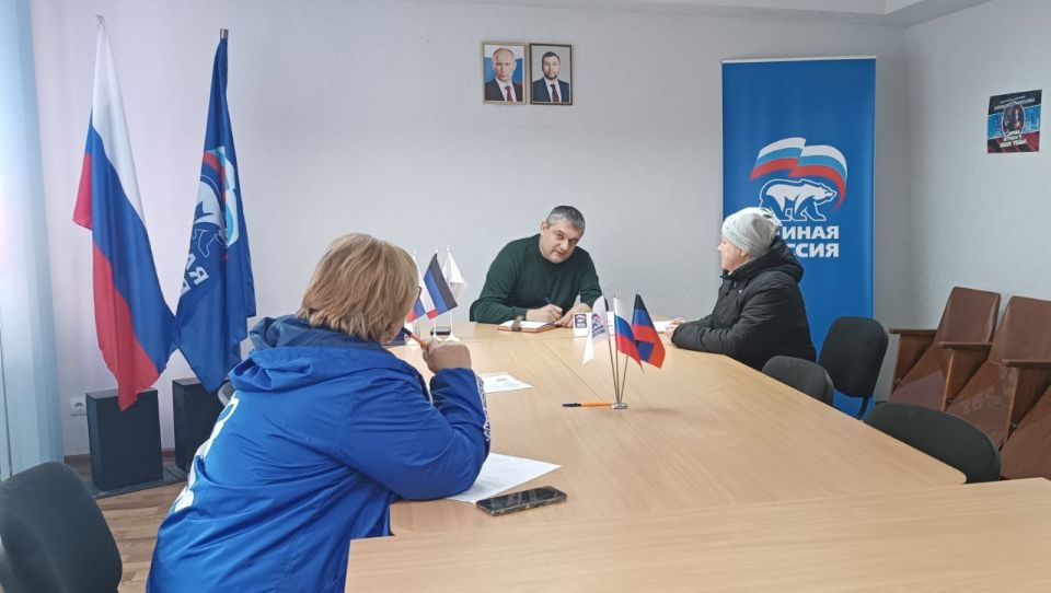 Роман Конев: Состоялся выездной приём граждан депутатом Горловского городского совета Донецкой Народной Республики первого созыва Павлом Калфакчияном Роман Конев: Состоялся выездной приём граждан депутатом Горловского городского совета Донецкой Народной Республики первого созыва Павлом Калфакчияном