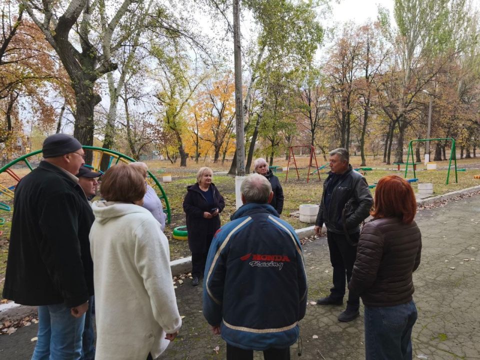 СОСТОЯЛИСЬ ВСТРЕЧИ. 15 октября 2025 года депутаты Горловского городского совета от фракции «Единая Россия» – Роман Конев и Александр Бобровский в рамках исполнения поручения Главы Донецкой Народной Республики Дениса Пушилина... СОСТОЯЛИСЬ ВСТРЕЧИ. 15 октября 2025 года депутаты Горловского городского совета от фракции «Единая Россия» – Роман Конев и Александр Бобровский в рамках исполнения поручения Главы Донецкой Народной Республики Дениса Пушилина...