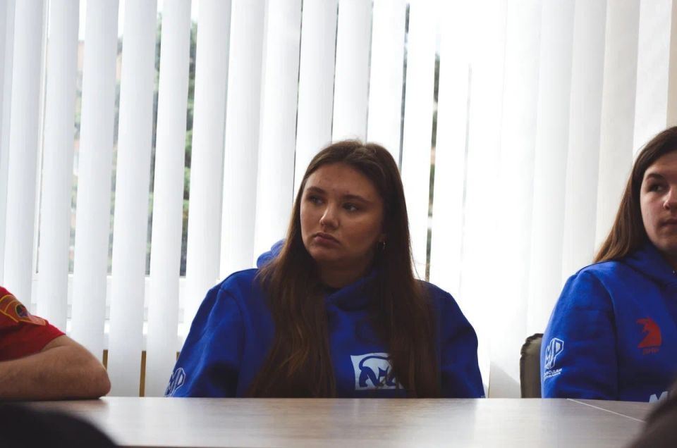 В Горловке прошла встреча в рамках проекта «ГосСтарт.Диалог» с участием врио министра молодежной политики Донецкой Народной Республики — Дениса Игоревича Шимановского В Горловке прошла встреча в рамках проекта «ГосСтарт.Диалог» с участием врио министра молодежной политики Донецкой Народной Республики — Дениса Игоревича Шимановского