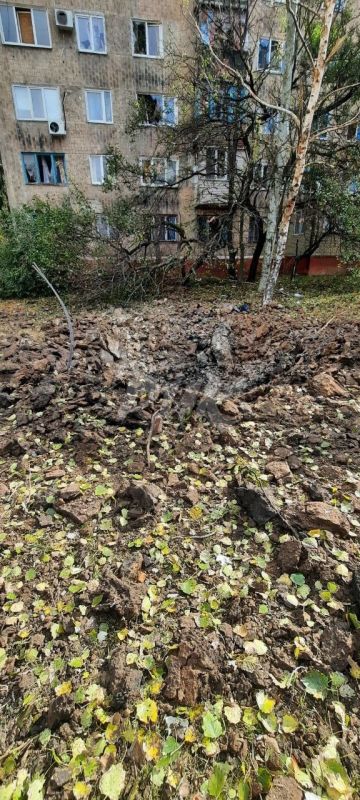 Иван Приходько: Последствия артобстрела центра Горловки со стороны украинских террористов Иван Приходько: Последствия артобстрела центра Горловки со стороны украинских террористов