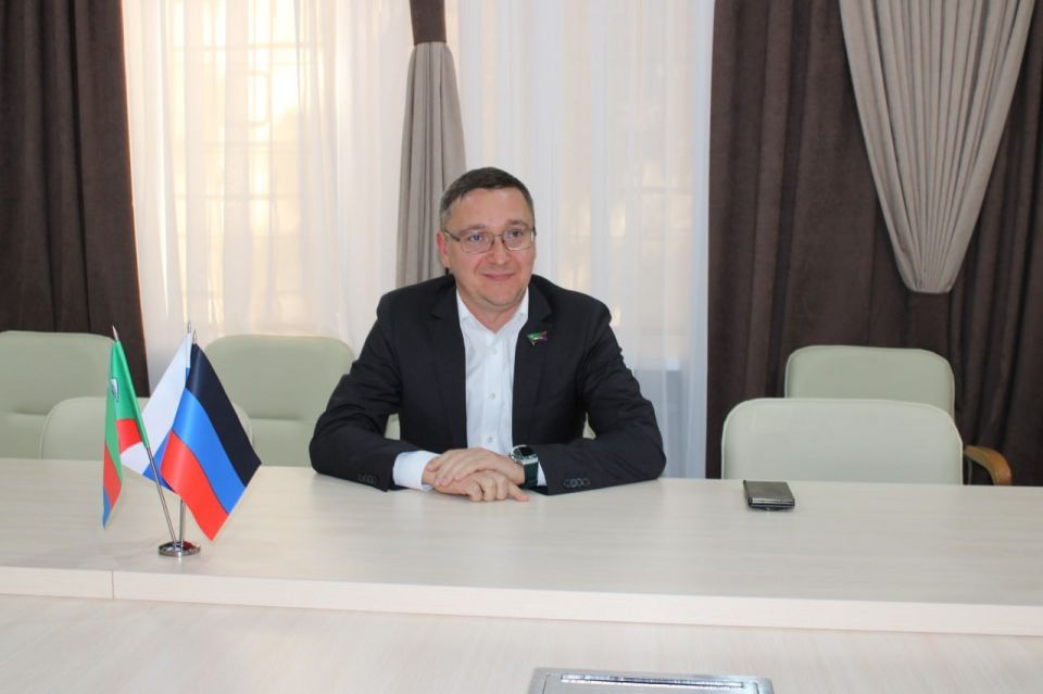 СОСТОЯЛИСЬ ВСТРЕЧИ. 15 октября 2025 года депутаты Горловского городского совета от фракции «Единая Россия» – Роман Конев и Александр Бобровский в рамках исполнения поручения Главы Донецкой Народной Республики Дениса Пушилина...