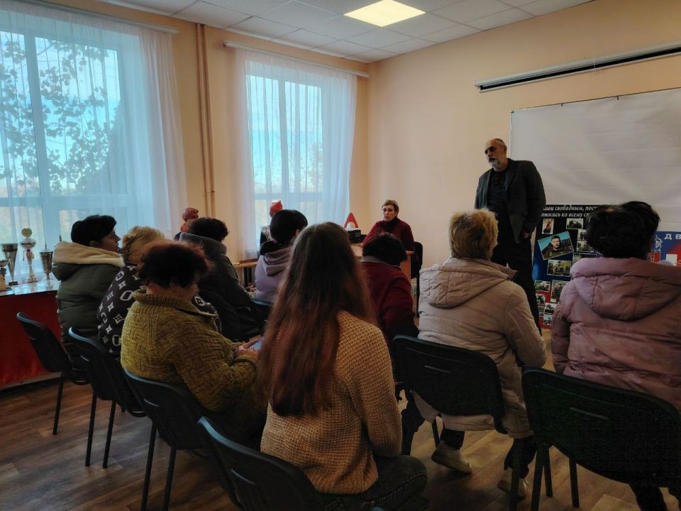 Член Общественного совета Горловки приняла участие во встрече депутата Горловского городского совета с населением