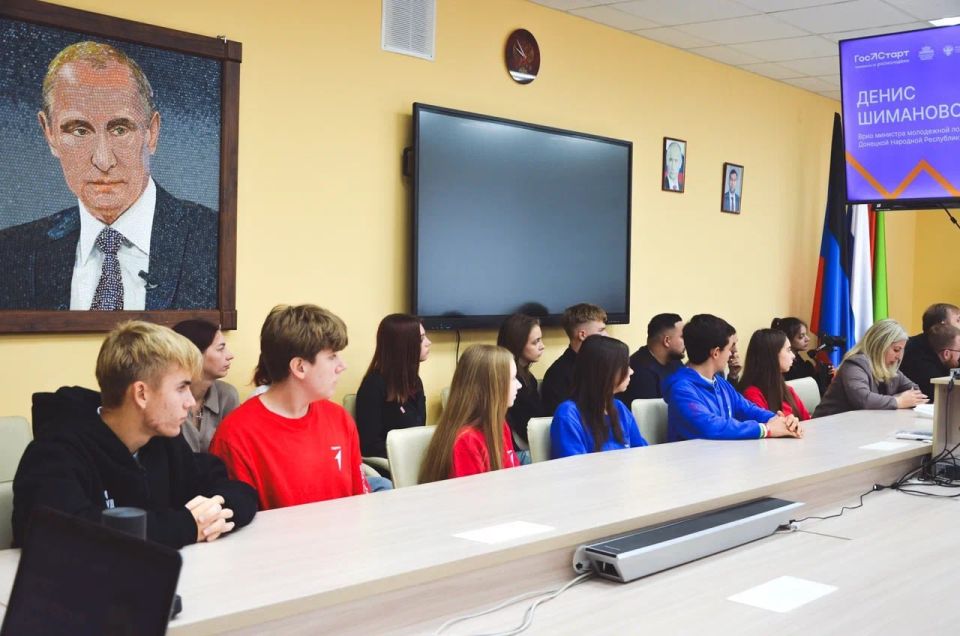 В Горловке прошла встреча в рамках проекта «ГосСтарт.Диалог» с участием врио министра молодежной политики Донецкой Народной Республики — Дениса Игоревича Шимановского В Горловке прошла встреча в рамках проекта «ГосСтарт.Диалог» с участием врио министра молодежной политики Донецкой Народной Республики — Дениса Игоревича Шимановского
