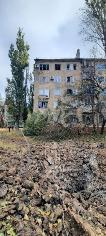 Иван Приходько: Последствия артобстрела центра Горловки со стороны украинских террористов Иван Приходько: Последствия артобстрела центра Горловки со стороны украинских террористов