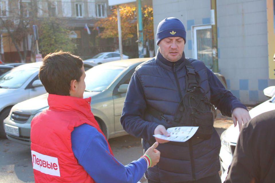 Иван Приходько: Сегодня ребята из Движения Первых приняли участие в акции по распространению агитационных листовок по безопасности дорожного движения среди водителей прифронтовой Горловки Иван Приходько: Сегодня ребята из Движения Первых приняли участие в акции по распространению агитационных листовок по безопасности дорожного движения среди водителей прифронтовой Горловки