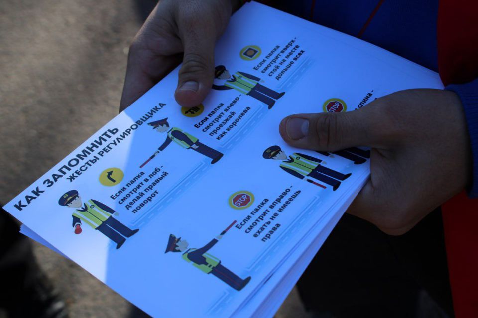 Иван Приходько: Сегодня ребята из Движения Первых приняли участие в акции по распространению агитационных листовок по безопасности дорожного движения среди водителей прифронтовой Горловки Иван Приходько: Сегодня ребята из Движения Первых приняли участие в акции по распространению агитационных листовок по безопасности дорожного движения среди водителей прифронтовой Горловки