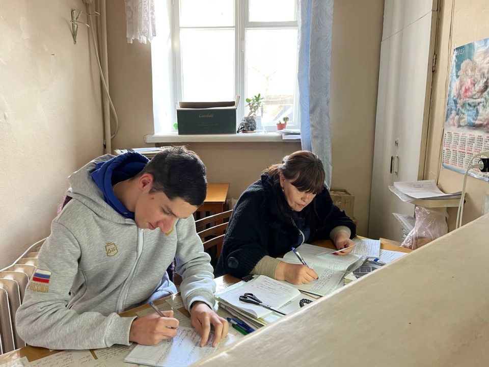 В рамках деятельности штаба по вопросам здравоохранения на территории городского округа Горловка продолжается работа волонтёров в медицинских учреждениях