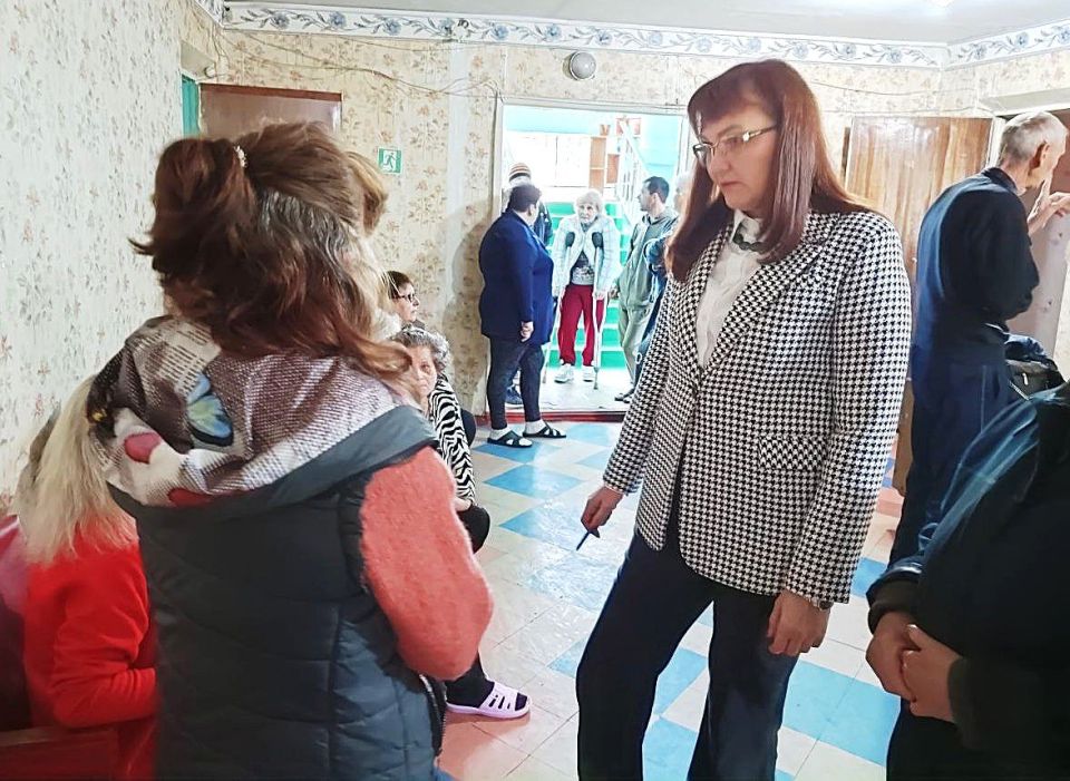 Горловский центр занятости провел очередное выездное мероприятие в ПВР для жителей освобождённого Дзержинска Горловский центр занятости провел очередное выездное мероприятие в ПВР для жителей освобождённого Дзержинска