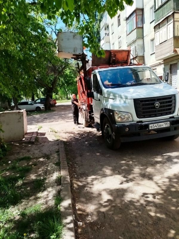 Горловским филиалом ГУП ДНР «ДОНСНАБКОМПЛЕКТ» ежедневно производится работа по вывозу твердых коммунальных отходов согласно утвержденному графику с территории города на полигон Горловским филиалом ГУП ДНР «ДОНСНАБКОМПЛЕКТ» ежедневно производится работа по вывозу твердых коммунальных отходов согласно утвержденному графику с территории города на полигон