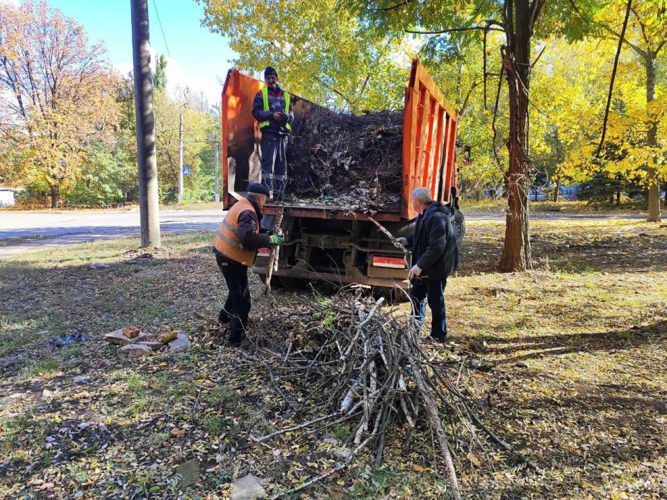 Роман Конев: Активисты «Единой России» благоустраивают свой район в рамках проекта «Городская среда» Роман Конев: Активисты «Единой России» благоустраивают свой район в рамках проекта «Городская среда»