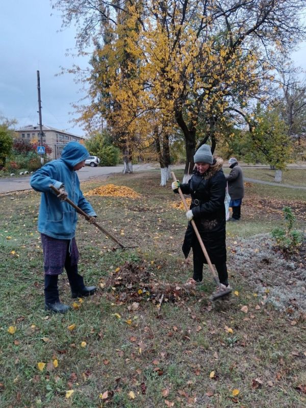 Роман Конев: Активисты «Единой России» благоустраивают свой район в рамках проекта «Городская среда» Роман Конев: Активисты «Единой России» благоустраивают свой район в рамках проекта «Городская среда»