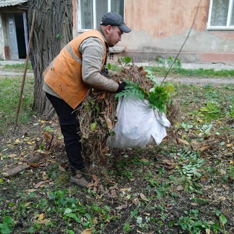 Иван Приходько: Добрый день, уважаемые жители Горловки! Представляю вашему вниманию еженедельный обзор работ, выполненных муниципальным унитарным предприятием «Управляющая компания города Горловка» Иван Приходько: Добрый день, уважаемые жители Горловки! Представляю вашему вниманию еженедельный обзор работ, выполненных муниципальным унитарным предприятием «Управляющая компания города Горловка»