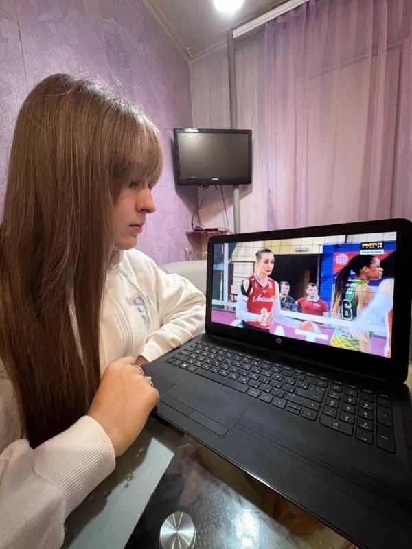 Роман Конев: 18 октября 2025 года в рамках реализации федерального партийного проекта «Детский спорт» партии «Единая Россия» депутат Горловского городского совета первого созыва Донецкой Народной Республики Дмитрий Корона... Роман Конев: 18 октября 2025 года в рамках реализации федерального партийного проекта «Детский спорт» партии «Единая Россия» депутат Горловского городского совета первого созыва Донецкой Народной Республики Дмитрий Корона...