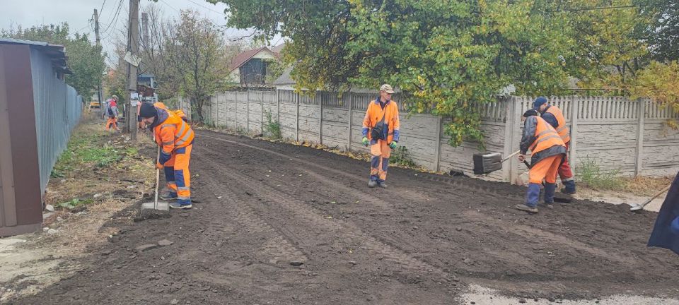 Сергей Скиданов: Сегодня была выполнена плановая отсыпка твёрдыми материалами участка улицы Радужной в микрорайоне " Гладковка" Сергей Скиданов: Сегодня была выполнена плановая отсыпка твёрдыми материалами участка улицы Радужной в микрорайоне " Гладковка"