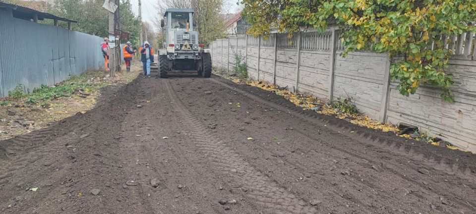 Сергей Скиданов: Сегодня была выполнена плановая отсыпка твёрдыми материалами участка улицы Радужной в микрорайоне " Гладковка" Сергей Скиданов: Сегодня была выполнена плановая отсыпка твёрдыми материалами участка улицы Радужной в микрорайоне " Гладковка"