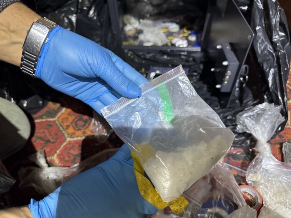 Сотрудники полиции задержали двух наркосбытчиков в Горловке Сотрудники полиции задержали двух наркосбытчиков в Горловке