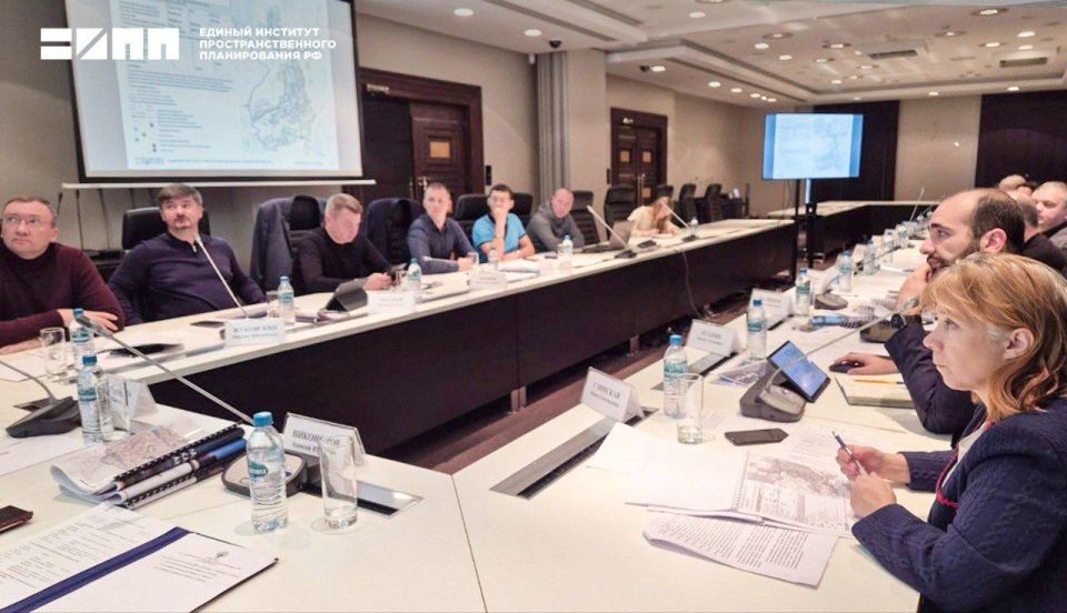 Развитие транспортной инфраструктуры городских округов Енакиево, Снежное и Горловка обсудили в Администрации ДНР Развитие транспортной инфраструктуры городских округов Енакиево, Снежное и Горловка обсудили в Администрации ДНР