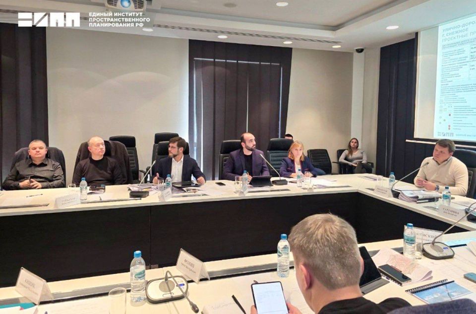 Развитие транспортной инфраструктуры городских округов Енакиево, Снежное и Горловка обсудили в Администрации ДНР Развитие транспортной инфраструктуры городских округов Енакиево, Снежное и Горловка обсудили в Администрации ДНР