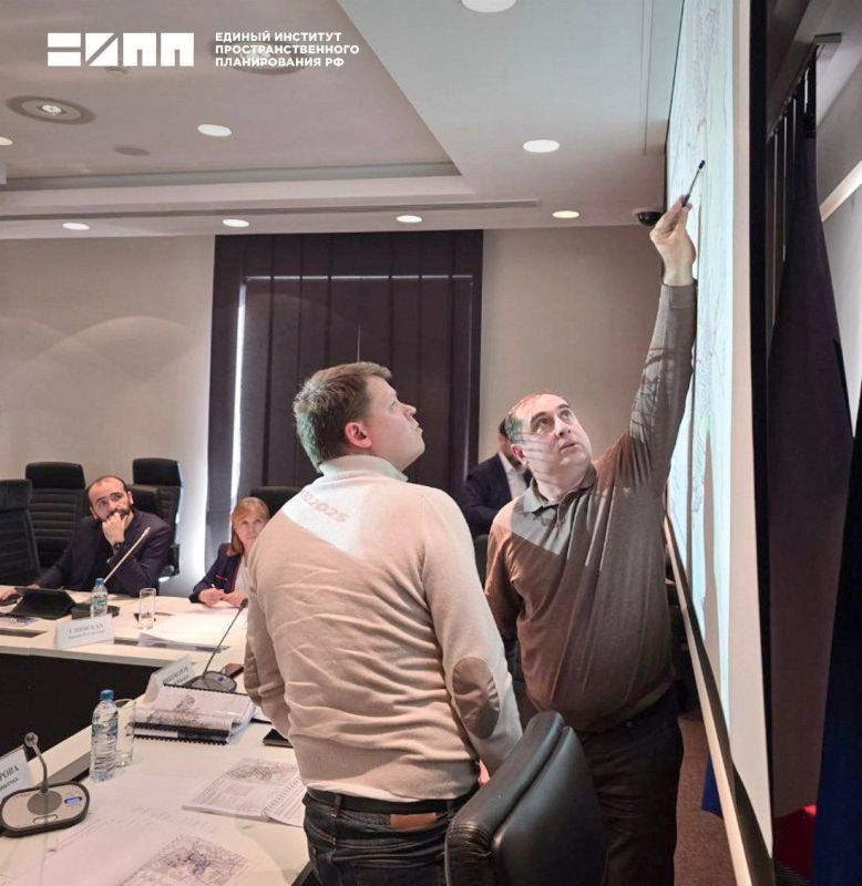 Под председательством руководителя Администрации Главы и Правительства ДНР Алексея Никонорова прошло совещание по рассмотрению проектных предложений по развитию транспортного каркаса городских округов Горловки, Енакиева и... Под председательством руководителя Администрации Главы и Правительства ДНР Алексея Никонорова прошло совещание по рассмотрению проектных предложений по развитию транспортного каркаса городских округов Горловки, Енакиева и...