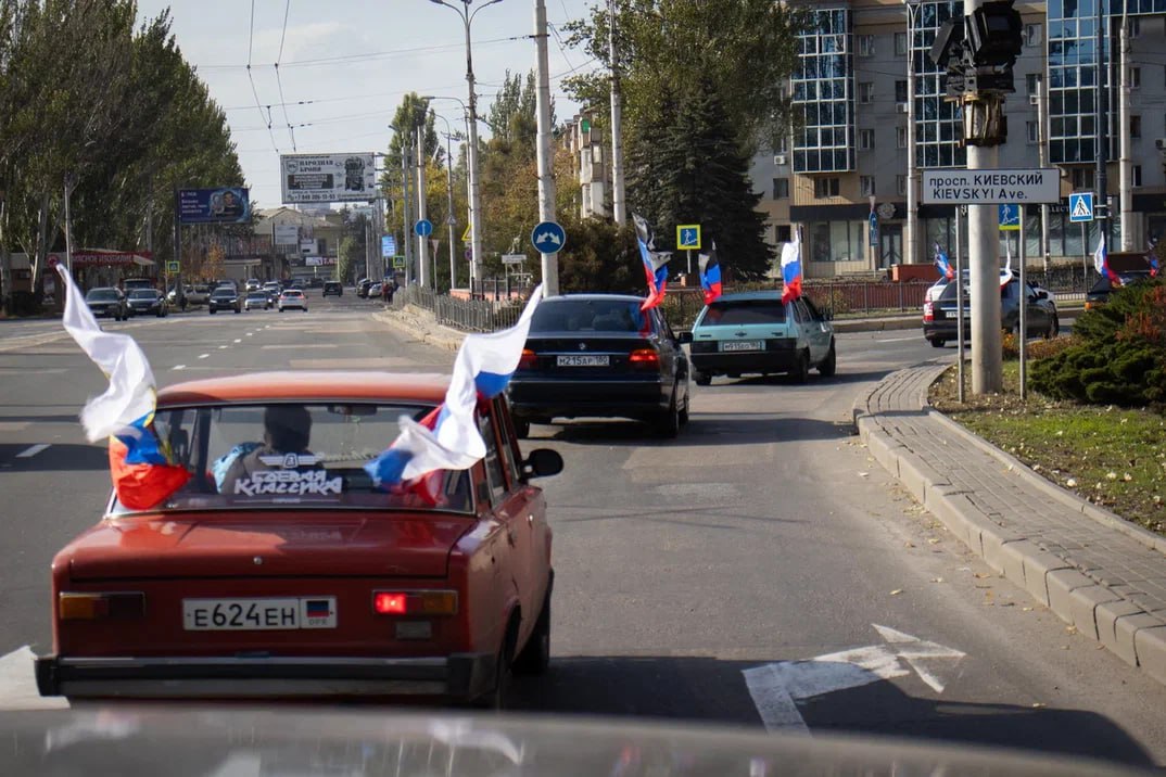 Команда Региональной общественной организации «Народная дружина» организовала масштабный автопробег, приуроченный ко Дню флага Донецкой Народной Республики Команда Региональной общественной организации «Народная дружина» организовала масштабный автопробег, приуроченный ко Дню флага Донецкой Народной Республики