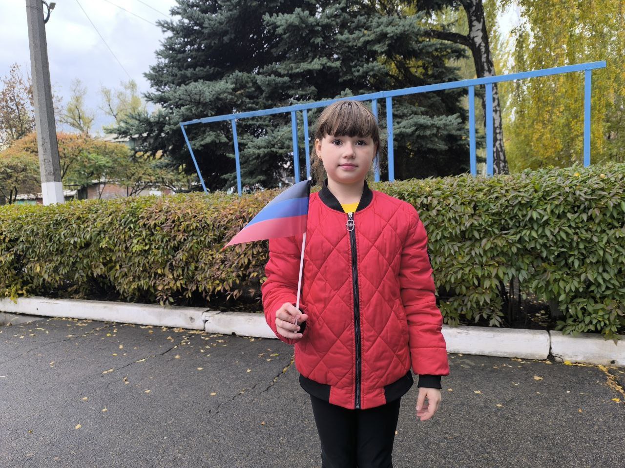 Иван Приходько: В Никитовском внутригородском районе города Горловка прошла патриотическая акция по раздаче флажков Донецкой Народной Республики Иван Приходько: В Никитовском внутригородском районе города Горловка прошла патриотическая акция по раздаче флажков Донецкой Народной Республики