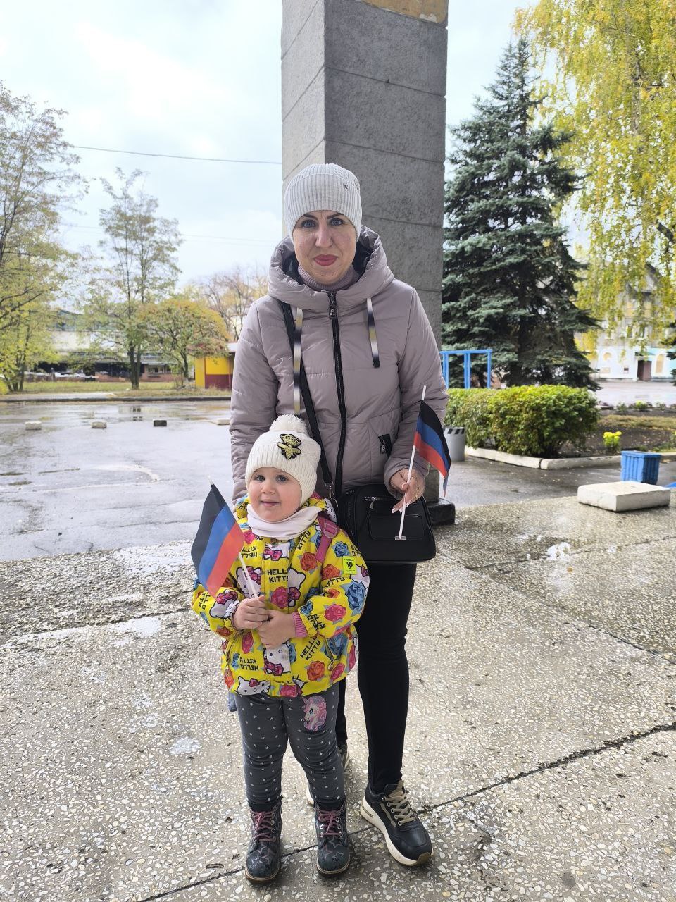 Иван Приходько: В Никитовском внутригородском районе города Горловка прошла патриотическая акция по раздаче флажков Донецкой Народной Республики Иван Приходько: В Никитовском внутригородском районе города Горловка прошла патриотическая акция по раздаче флажков Донецкой Народной Республики