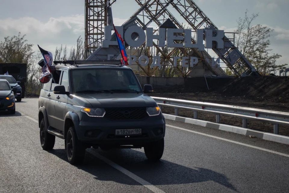 Команда Региональной общественной организации «Народная дружина» организовала масштабный автопробег, приуроченный ко Дню флага Донецкой Народной Республики Команда Региональной общественной организации «Народная дружина» организовала масштабный автопробег, приуроченный ко Дню флага Донецкой Народной Республики