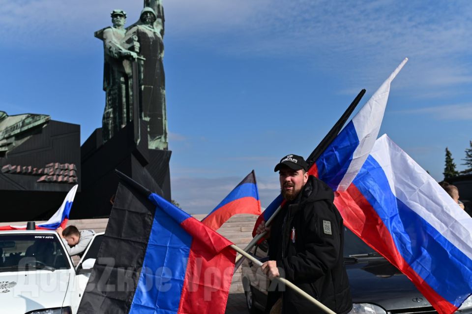 Открыто для всех водителей: в ДНР прошел автопробег по полностью восстановленному Ясиноватскому шоссе Открыто для всех водителей: в ДНР прошел автопробег по полностью восстановленному Ясиноватскому шоссе