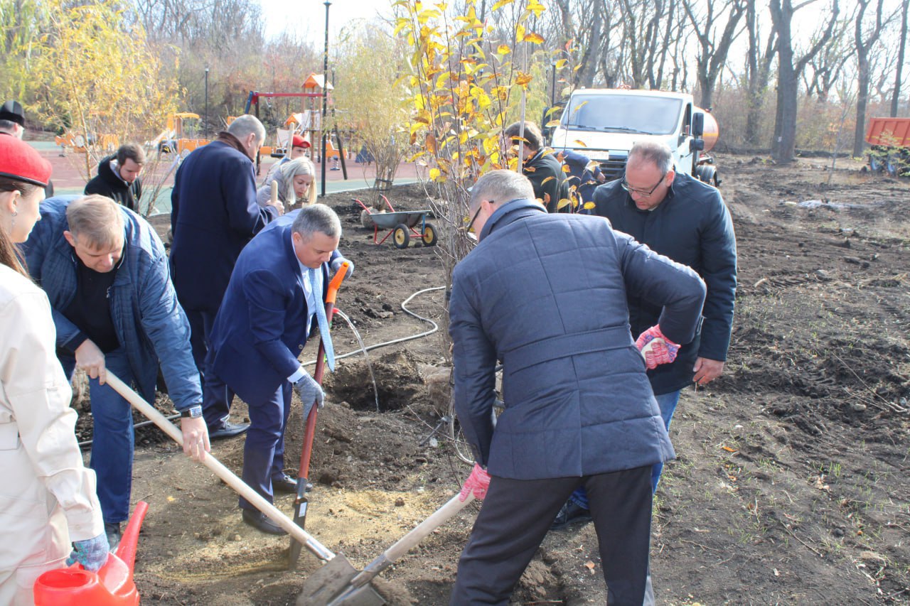 Роман Конев: 24 октября совместно с митрополитом Горловским и Славянским Митрофаном, секретарём Горловского местного отделения «Единой России», главой муниципального образования городского округа Горловка Донецкой Народной... Роман Конев: 24 октября совместно с митрополитом Горловским и Славянским Митрофаном, секретарём Горловского местного отделения «Единой России», главой муниципального образования городского округа Горловка Донецкой Народной...