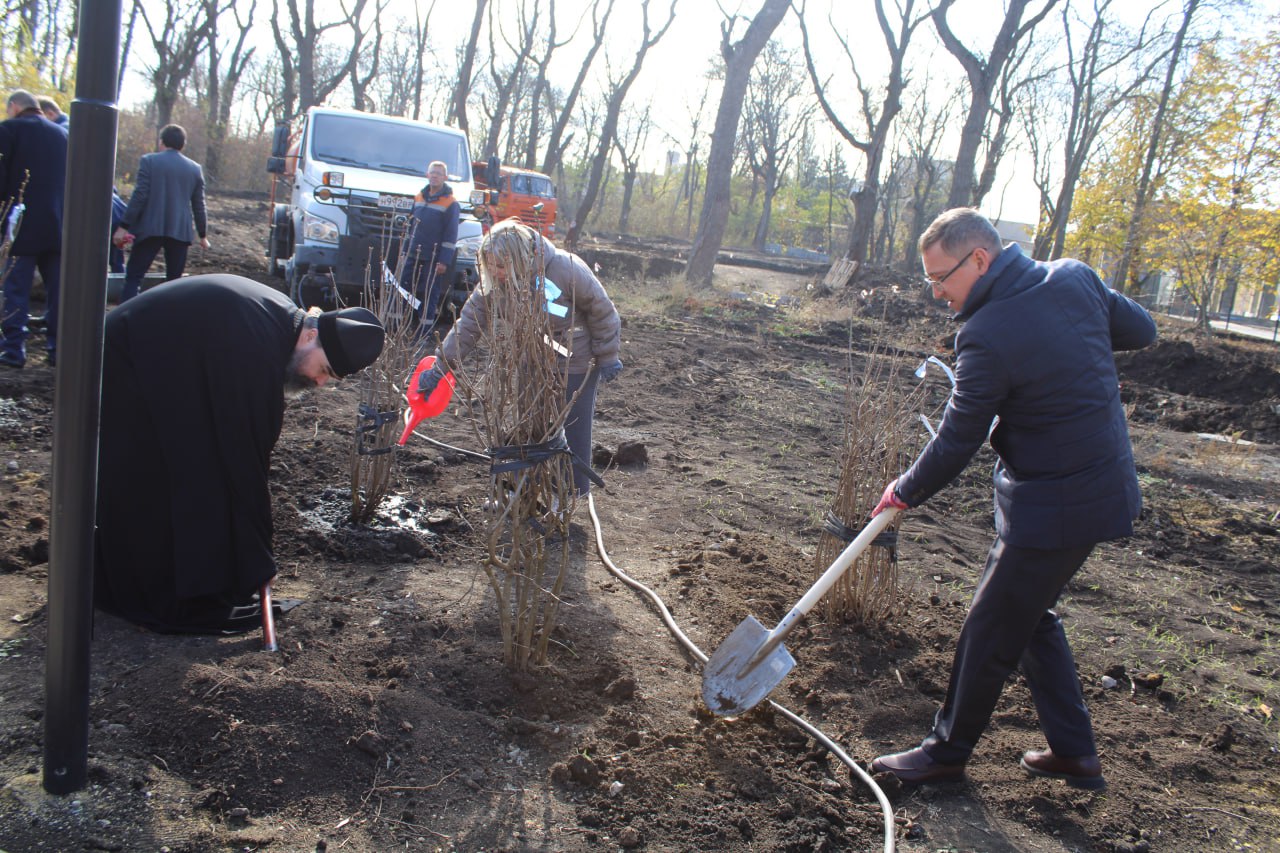 Роман Конев: 24 октября совместно с митрополитом Горловским и Славянским Митрофаном, секретарём Горловского местного отделения «Единой России», главой муниципального образования городского округа Горловка Донецкой Народной... Роман Конев: 24 октября совместно с митрополитом Горловским и Славянским Митрофаном, секретарём Горловского местного отделения «Единой России», главой муниципального образования городского округа Горловка Донецкой Народной...