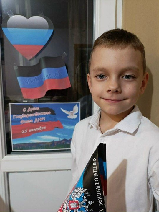 В Калининском внутригородском районе Горловки прошла творческая эстафета ко Дню флага Донецкой Народной Республики В Калининском внутригородском районе Горловки прошла творческая эстафета ко Дню флага Донецкой Народной Республики