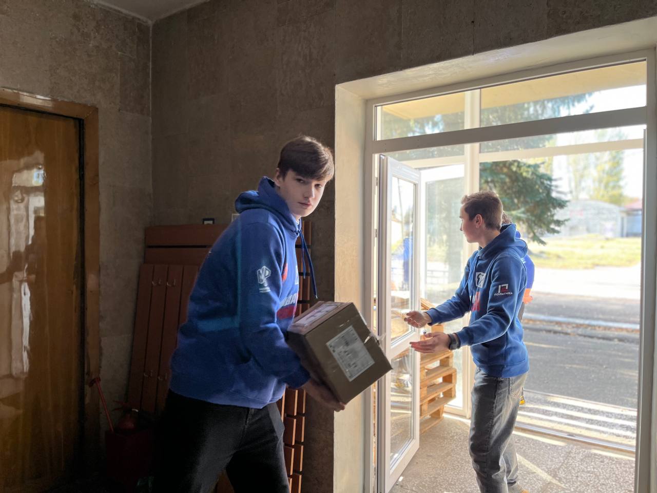 Молодёжка помогла одному из храмов Горловки в рамках проекта «Моя Крепость» Молодёжка помогла одному из храмов Горловки в рамках проекта «Моя Крепость»