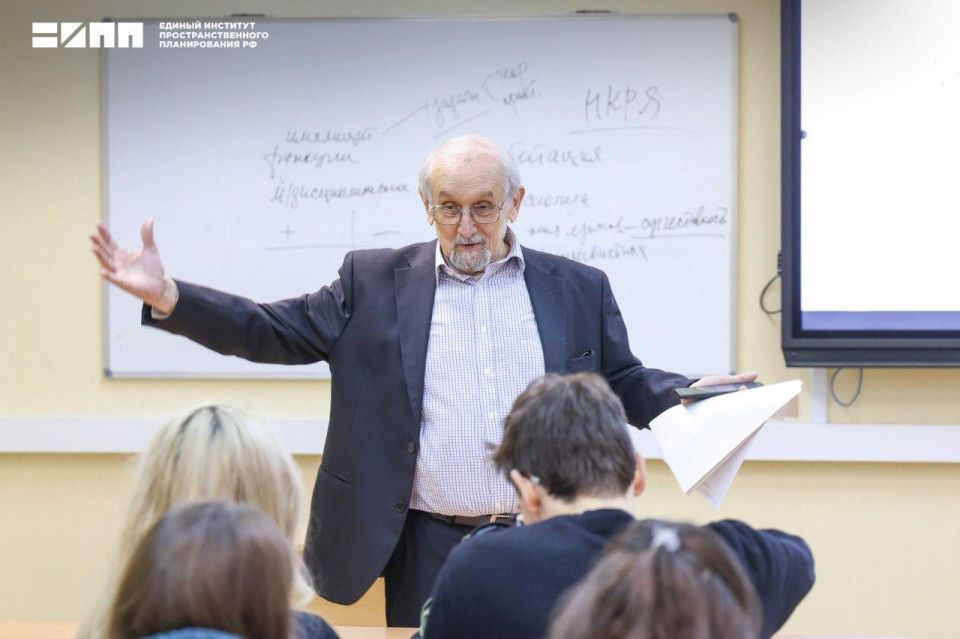 Уникальный опыт в градостроительстве: студенты МАРХИ разработали концепции развития Горловки ДНР Уникальный опыт в градостроительстве: студенты МАРХИ разработали концепции развития Горловки ДНР